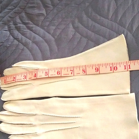 BEAUTIFUL VINTAGE IVORY/CREAM RIBBED COTTON GLOVES 1950's, S-7 - Picture 7 of 7